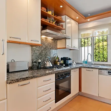 Holiday home Beachfront Casa Mosa Ref #32