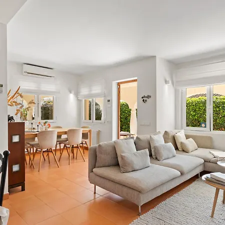 Beachfront Casa Mosa Ref #32 Holiday home