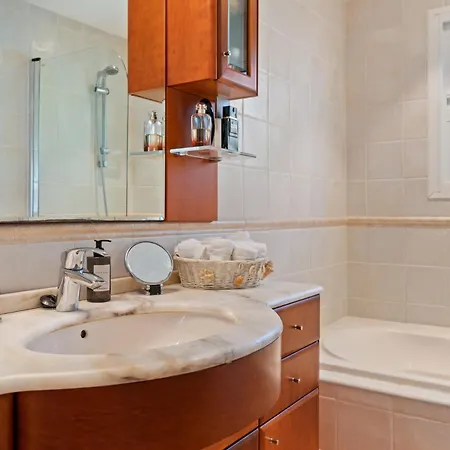 Beachfront Casa Mosa Ref #32 Marbella