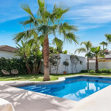 Beachfront Casa Mosa Ref #32 Holiday home