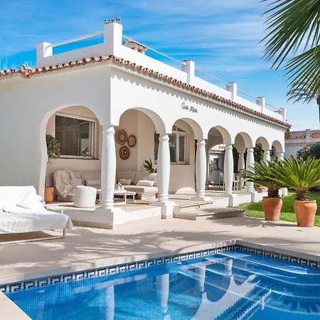 Beachfront Casa Mosa Ref #32 Holiday home